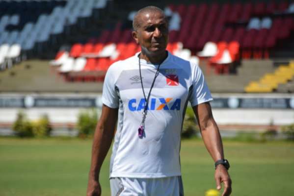 Cristovão Borges relacionou 25 jogadores que foram com o Vasco para os EUA. Veja na galeria especial do L! a seguir