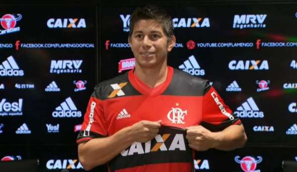 Conca com a camisa do Flamengo