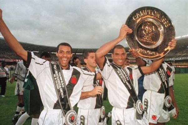 Confira a seguir a galeria especial do LANCE! com imagens do Vasco campeão da Libertadores de 1998