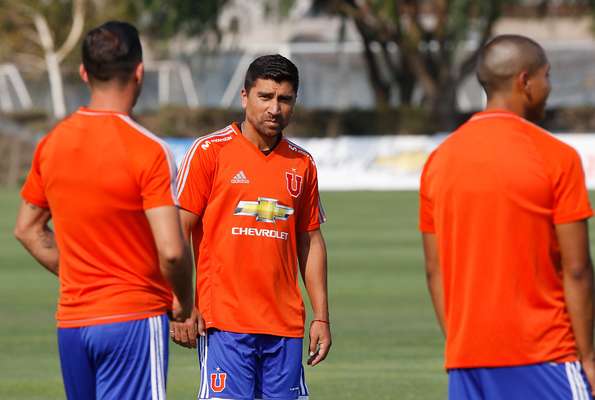 David Pizarro apareció este martes entrenando con Universidad de Chile, lo que aumenta los rumores del regreso del "Fantasista" a los azules.