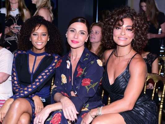 Juliana Paes, Taís Araújo e Giovanna Antonelli se encontraram no lançamento de coleção da grife Le Lis Blanc, em São Paulo, nesta quarta-feira, 1º de fevereiro de 2017