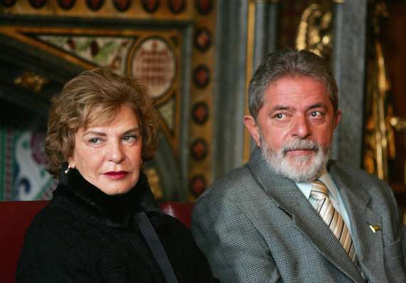 Marisa Letícia casou-se com Lula em 1974 e foi uma primeira-dama discreta nos oito anos de presidência