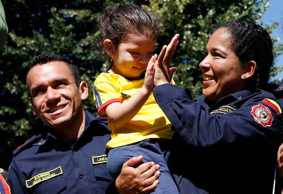 Una emotiva despedida brindó hoy la comunidad de Concepción a 30 bomberos de Colombia que llegaron el 27 de enero pasado para colaborar en el combate a los incendios forestales y que fueron parte de la múltiple ayuda internacional que recibió Chile.