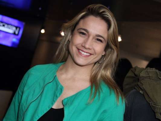 Fernanda Gentil é chamada de 'sapatão' por internauta e ironiza ao respondê-lo no Twitter nesta segunda-feira, dia 13 de fevereiro de 2017