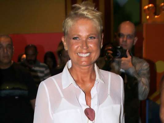 Xuxa Meneghel faz mistério sobre a fantasia que vai usar no desfile da Grande Rio no Carnaval, mas ja adiantou que será um pouco ousada