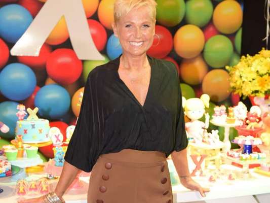 Xuxa Meneghel atualiza estado de saúde do pai em inauguração de Casa X nesta quarta-feira, dia 15 de fevereiro de 2017