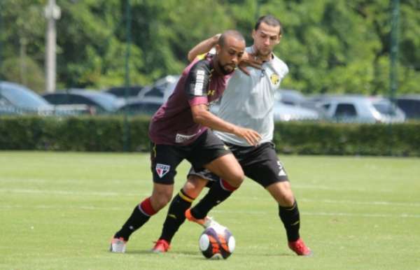 Wesley deve demorar um mês para voltar a jogar