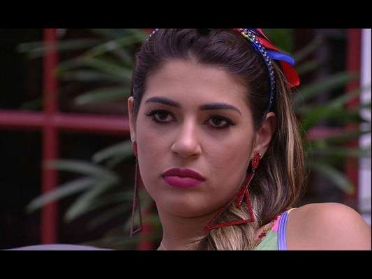 No 'Big Brother Brasil 17', Roberta confessa voto em Mayara à Vivian e Manoel: 'Tive a mente fraca'