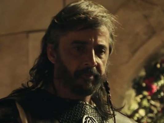 Abul (Joelson Medeiros) morre envenenado ao tentar matar o rei Adonizedeque (Mário Frias), na reta final da novela 'A Terra Prometida'