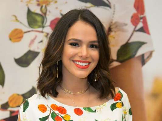 Bruna Marquezine descarta casamento, neste momento, com Neymar: 'Não é hora. Sou muito jovem'