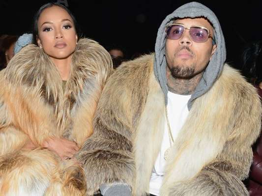 Karrueche Tran conseguiu uma ordem de restrição para impedir que o rapper Chris Brown se aproxime dela