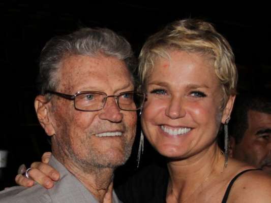 Pai de Xuxa Meneghel segue internado sem previsão de alta: 'Estado grave'