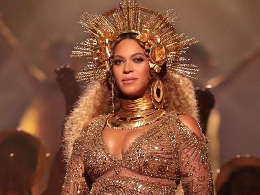 Beyoncé, grávida de gêmeos, não vai cantar no festival Coachella por recomendações médicas
