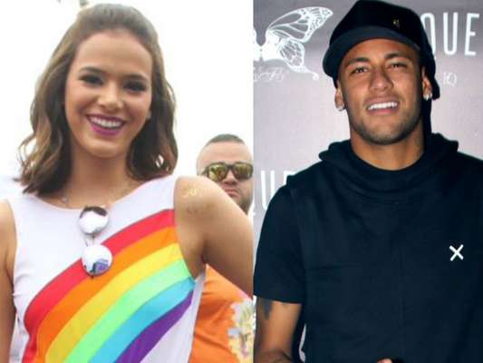 Bruna Marquezine fez transmissão de smartphone para o namorado, Neymar, durante o Bloco da Favorita, diz o colunista Leo Dias, do jornal 'O Dia', nesta segunda-feira, 27 de fevereiro de 2017