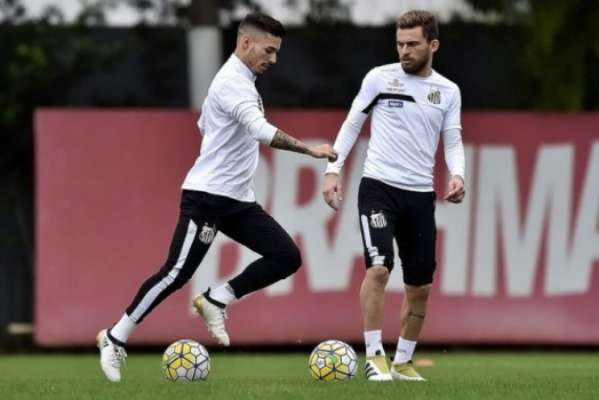 Lucas Lima voltou a campo, mas não trabalhou com bola