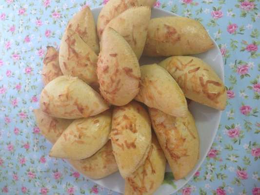 Pastel de forno com recheio de frango com catupiri