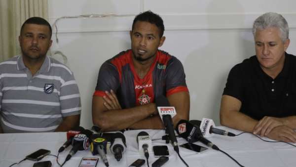 Entre protestos e reclamações, Bruno está de volta ao futebol após sete anos na prisão. Veja breve histórico da carreira