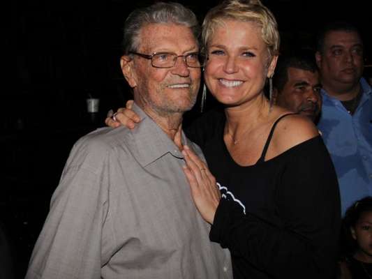 Xuxa culpou o hospital Samaritano, no Rio, pelo estado grave de saúde do pai, Luiz Floriano Meneghel, no Instagram, em 15 de março de 2017