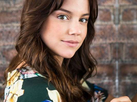 Alice Wegmann revelou que gravou três finais para a novela 'A Lei do Amor' durante sua passagem pelo 'Mais Você', em 16 de março de 2017