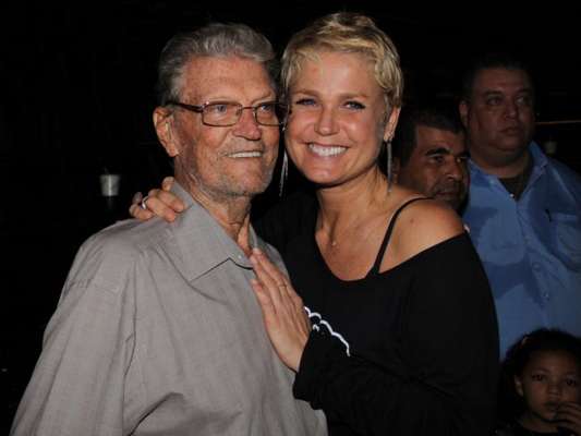 Pai de Xuxa Meneghel está em coma e as visitas no hospital foram temporariamente suspensas