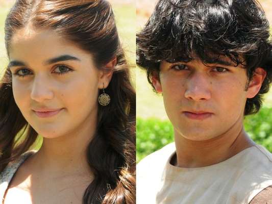 Joana (Maitê Padilha) e Asher (Rafael Gevu) se beijam pela primeira vez e o garoto pede a mão dela em casamento, na novela 'O Rico e Lázaro'