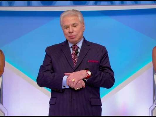 Silvio Santos apareceu com os cabelos brancos neste domingo, 19 de março de 2017, em seu programa no SBT