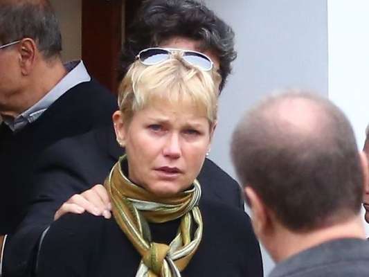Xuxa vai optar por cremar o corpo do pai, Luiz Floriano Meneghel, diz o colunista Leo Dias, do jornal 'O Dia', nesta segunda-feira, 20 de março de 2017
