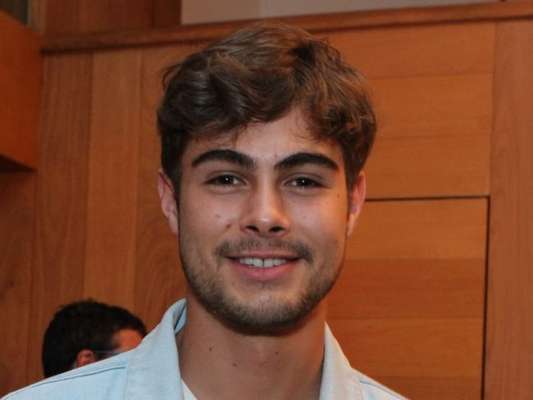 Rafael Vitti prestigiou a ex-namorada, Isabella Santoni, na estreia da peça 'Leo e Bia', neste domingo, 19 de março de 2017