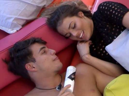 O ex-BBB Antônio pediu a americana Alyson em casamento durante sua passagem pelo 'Gran Hermano