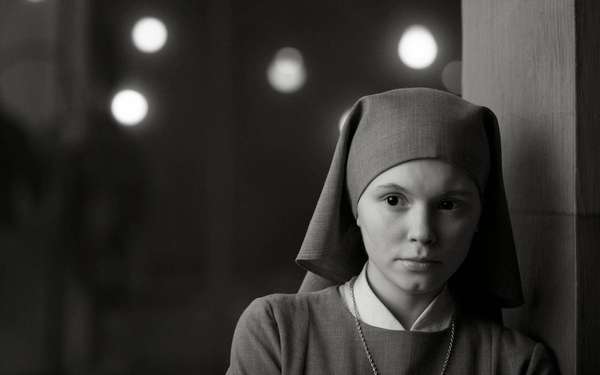 Às vésperas de assumir seus votos como freira, Anna descobre revelações impressionantes de seu passado, atado à Polônia nos anos de dominação nazista. Vencedor do Oscar 2015 de melhor filme estrangeiro.