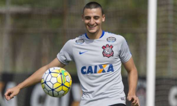 Mantuan já treina entre os profissionais do Corinthians