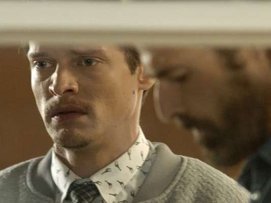 Antonio (Pierre Baitelli) e Pedro (Reynaldo Gianecchini) se preocupam com o estado de saúde de Letícia (Isabella Santoni), no capítulo desta quarta-feira, 29 de março de 2017, da novela 'A Lei do Amor'