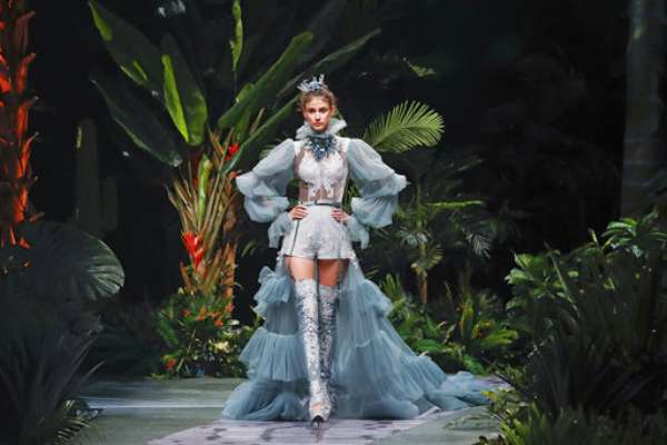 Los vestidos de novia sugerentes e innovadores que inundaron la pasarela de la Mercedes-Benz China Fashion Week 2017.