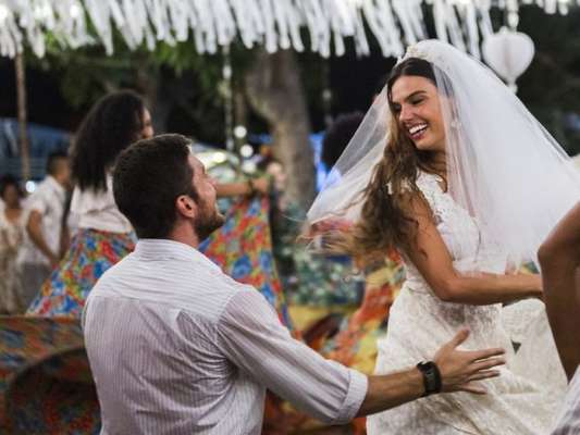 Ritinha (Isis Valverde) Zeca (Marco Pigossi) Ruy (Fiuk) na novela 'A Força do Querer'