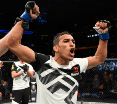 Charles Do Bronx comemora vitória no UFC 210