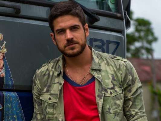 Zeca (Marco Pigossi) quer se vingar de Ritinha (Isis Valverde) e resolve processá-la por danos morais, além de pedir a anulação de seu casamento, na novela 'A Força do Querer', em 22 de abril de 2017