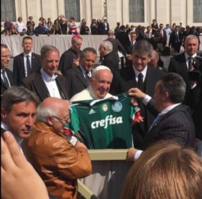 Papa Francisco recebeu a camisa do Palmeiras