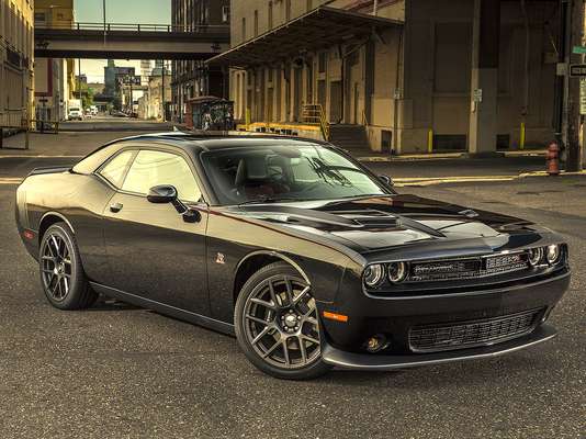 Dodge Challenger 2016.