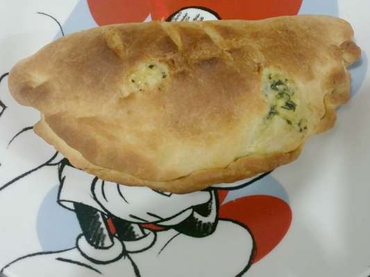 Empanada de queijo com espinafre
