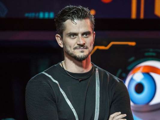 Marcos, participante do 'BBB17', entrou com pedido de habeas corpus para que as investigações da suposta agressão a Emilly fossem suspensas