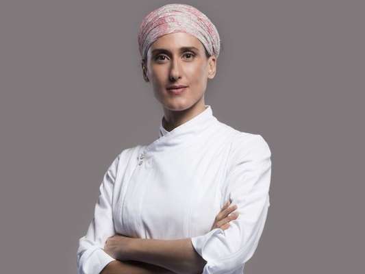 Paola Carosella ironiza críticas machistas na web: 'Estou precisando transar'