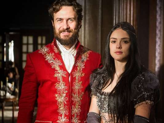Anna (Isabelle Drummond) se casa com Thomas (Gabriel Braga Nunes) na novela 'Novo Mundo', em 21 de abril de 2017