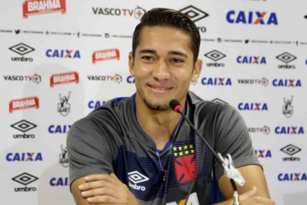 Confira a seguir a galeria especial do LANCE! com imagens de Jean com a camisa do Vasco