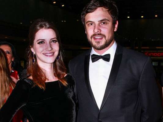 Nathalia Dill recebe pedidos para reatar namoro com Sérgio Guizé na web nesta quarta-feira, dia 19 de abril de 2017