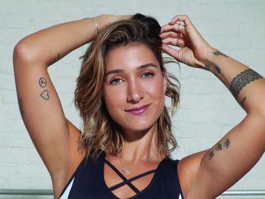 Gabriela Pugliesi esquece vestido de noiva ao viajar para Trancoso e mostra como a peça chegou a ela em sua rede social nesta quinta-feira, dia 20 de abril de 2017
