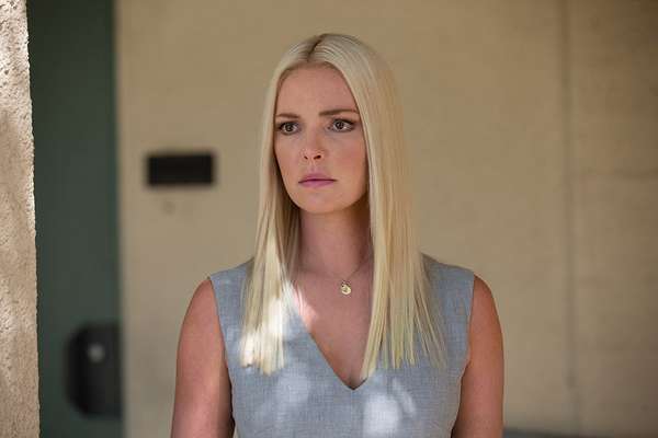 Katherine Heigl vive uma mulher fútil e obcecada por perfeição, que decide destruir o novo relacionamento de seu ex