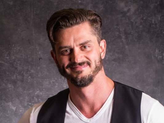 Marcos, expulso do 'BBB17', foi tietado ao curtir festa na sua cidade natal, Sorriso (Mato Grosso), na madrugada desta sexta-feira, 21 de abril de 2017