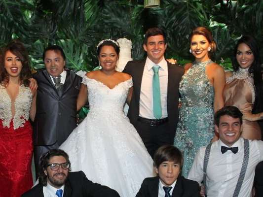 Elis reuniu alguns colegas de confinamento do 'BBB17' como Ilmar, Vivian, Manoel, Antonio e Ieda