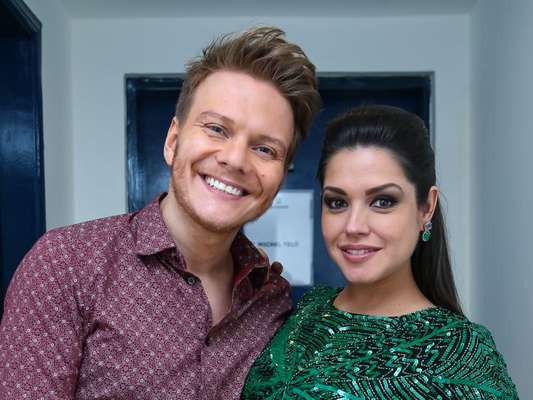 Michel Teló avaliou a segunda gravidez da mulher, Thais Fersoza: 'Gostamos tanto que resolvemos deixar a fábrica aberta'