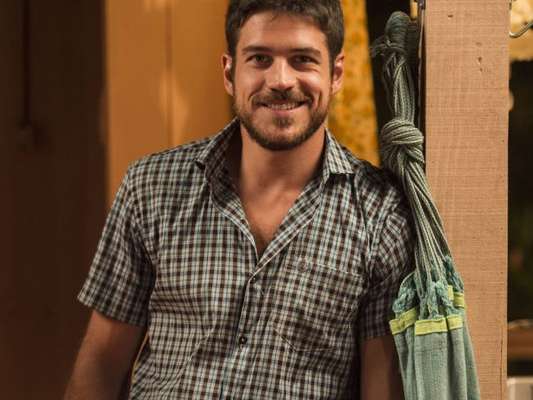 Marco Pigossi rebateu as críticas ao seu sotaque na novela 'A Força do Querer'